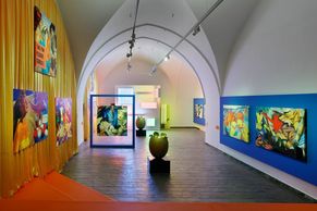 Pop-art válcuje náboženství. Pasta Oner slaví čtyřicátiny výstavou na zámku Hluboká