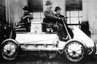 Přesto je uznávaný jako technický génius. Například zkonstruoval první hybridní automobil, navíc s elekromotory v kolech, což dnes velmi moderní řešení.