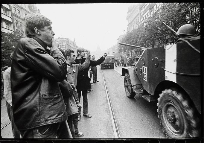 Pavel Štecha: Srpen, 1989, Praha, 1968, černobílá fotografie, 38,4 x 55,5 cm