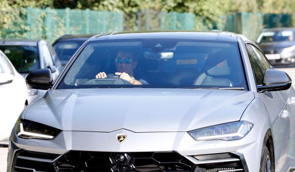 Cristiano Ronaldo za volantem Lamborghini Urus