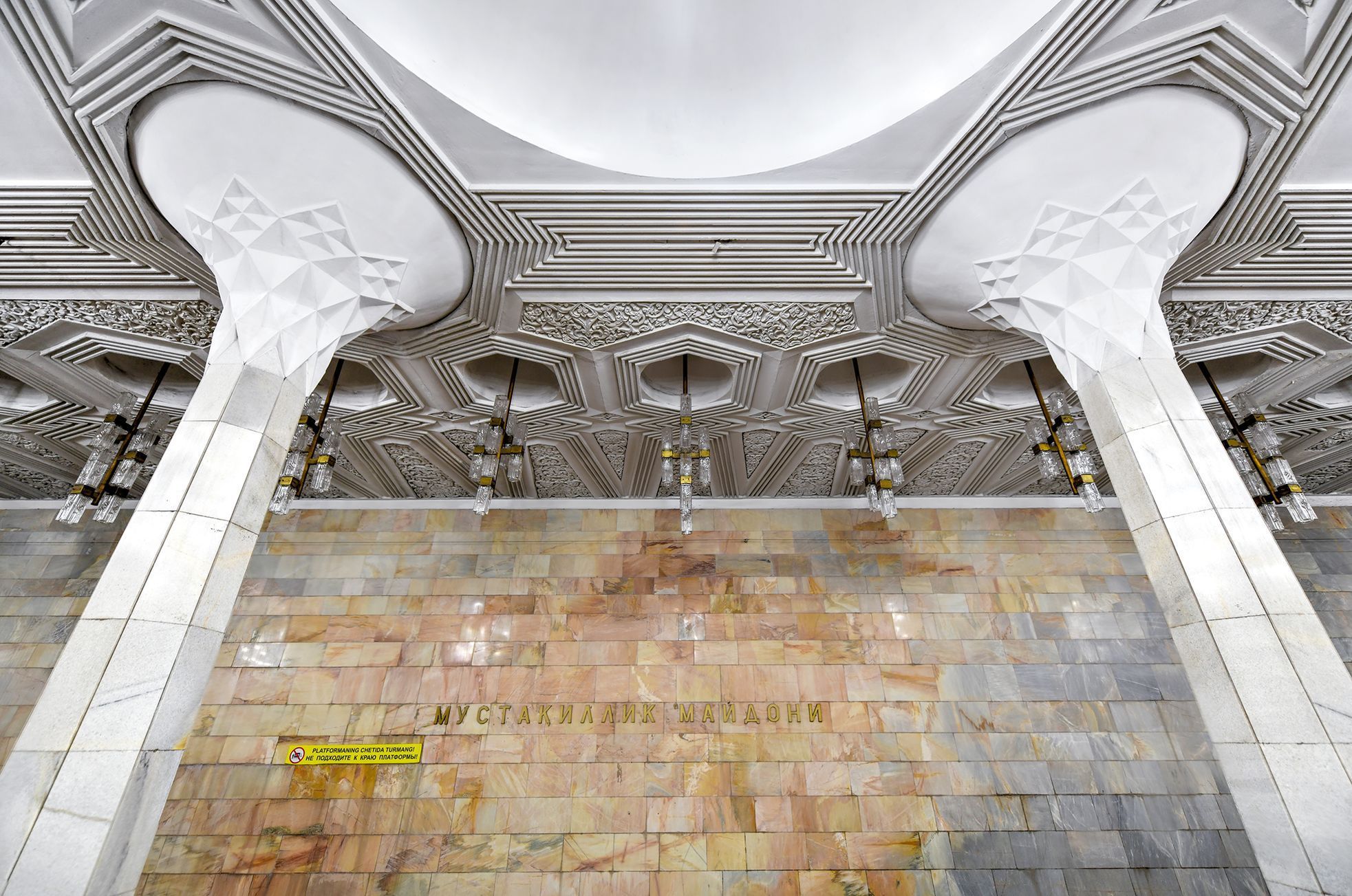 Jednorázové užití / Fotogalerie / Když metro připomíná luxusní palác. Podívejte se na krásy moskevské podzemky