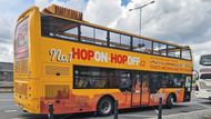 Každý den brázdí Prahu turistické hop-on hop-off busy. Co vlastně vidí návštěvníci metropole z jejich paluby? Rozhodl jsem se, že to zjistím.