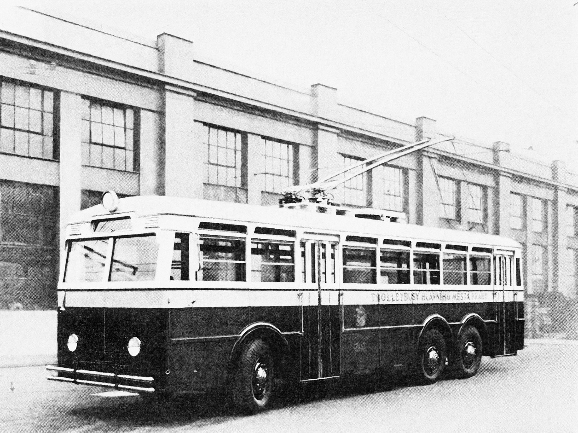 Fotogalerie / Před 115 lety byla podepsána smlouva o zřízení továrny na automobily Praga