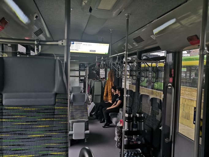 Vlak společnosti AŽD Praha, která se jinak věnuje hlavně drážnímu zabezpečení, je čerstvě modernizovaný německý vůz Regio Sprinter.