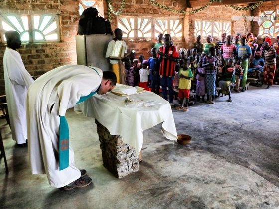 Jedním z pilířů života lidí v SAR je duchovno. Křesťanské i muslimské cirkevní instituce často nahrazují stát. Poskytují vzdělávání, zdravotnictví i potravinovou pomoc.