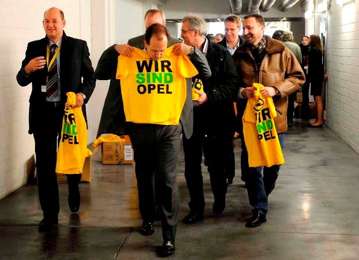 Návštěva Angely Merkelové v centrále Opelu v Ruesselsheimu