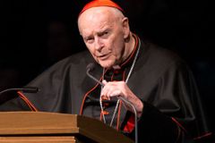 Bývalý americký kardinál je obviněný ze sexuálního napadení šestnáctiletého chlapce