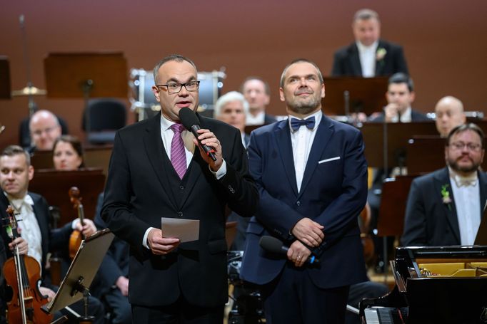 Ředitel České filharmonie David Mareček a ministr kultury Martin Baxa z ODS.