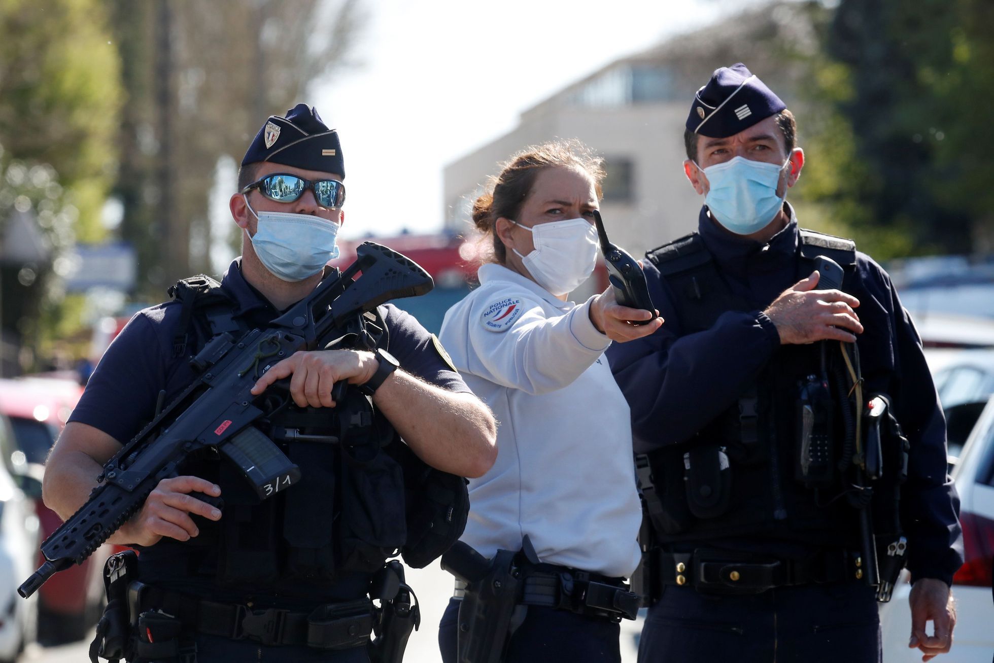 francie Rambouillet útok pobodání policie