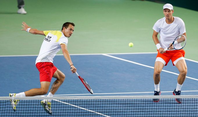 Tomáš Berdych a Lukáš Rosol v nejdelším zápase Davis Cupu (soupeři byli v roce 2013 Švýcaři Chiudinelli s Wawrinkou)