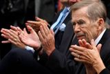 Havel, který v těchto dnech slaví 75. narozeniny, se akce zúčastnil, neobjevil se ale na hlavním pódiu mezi řečníky.