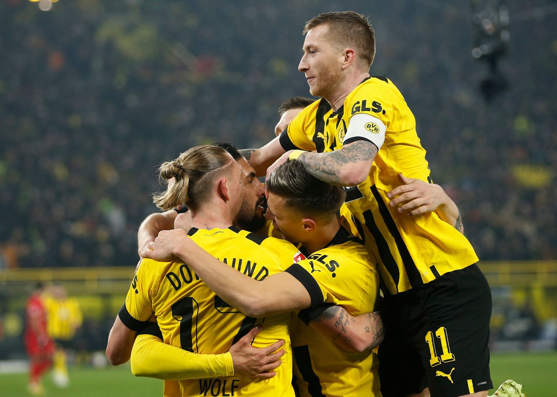 Radost fotbalistů Dortmundu v zápase bundesligy proti Lipsku