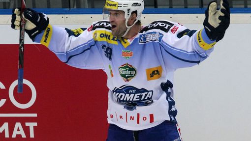 Hokejista Komety Brno Róbert Petrovický slaví gól v utkání proti Kladnu během 15. kola Tipsport extraligy 2012/13.