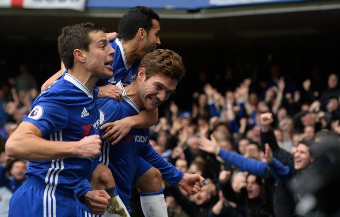 PL, Chelsea-Arsenal: Marcos Alonso slaví gól na 1:0