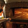Restaurace, hospody otevírají v omezeném režimu - Pizzeria Kmotra, pizza, pec, práce, nouzový stav, omezení, koronavir, 3. prosinec