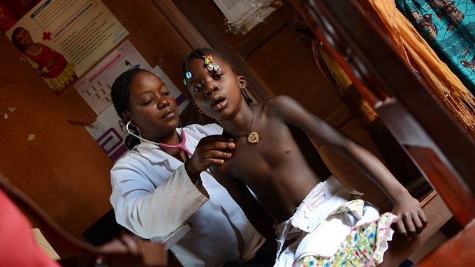 Lékaři bez hranic pokládají reakci na krizi ve Středoafrické republice za jeden ze svých hlavních krizových zásahů. Pomáhají i za hranicemi, kde podporují uprchlíky.