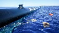 Nezisková společnost The Ocean Cleanup se už od roku 2013 snaží přijít na způsob, jak uklidit plastový odpad ze světového oceánu.