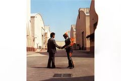 Zemřel Ronnie Rondell, kaskadér v plamenech ze slavného obalu alba Pink Floyd