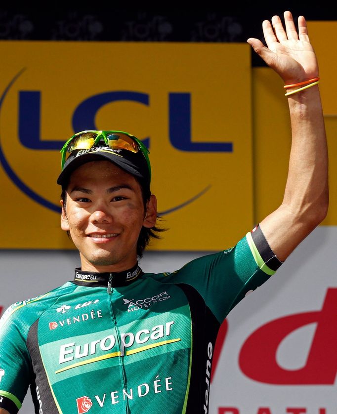 Japonský cyklista Jukira Araširo se raduje po čtvrté etapě Tour de France 2012, za kterou byl vyhlášen nejbojovnějšího jezdce.