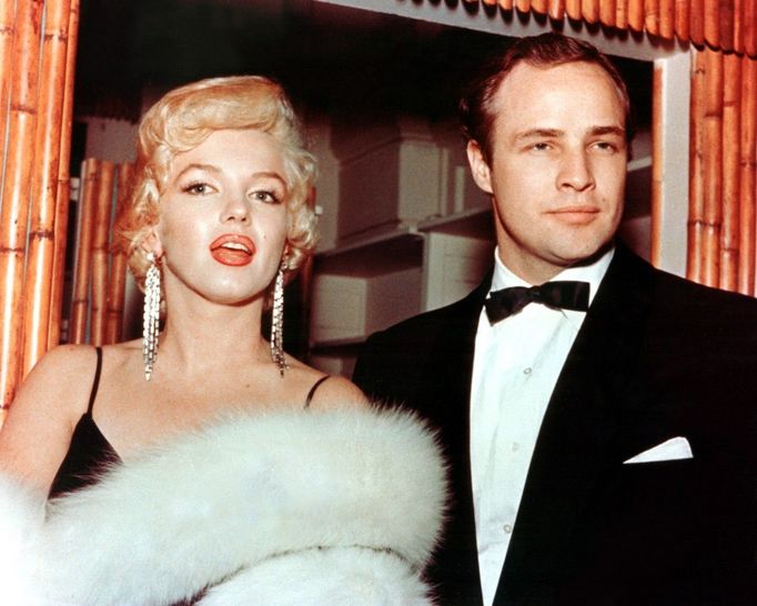 Marlon Brando a Marilyn Monroe zhruba v roce 1955.