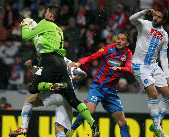 Fotbal, Evropská liga, Plzeň - Neapol: Matúš Kozáčik (1) a Marek Bakoš (23)