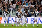 Juventus vykročil za obhajobou, trefil se i kouzelník Pirlo