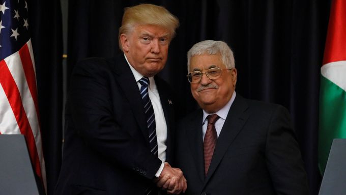 Prezident USA Donald Trump a předseda palestinské samosprávy Mahmúd Abbás