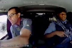 "To je Chuck Norris?" Video z honičky v Pretorii je hitem, na konec se vyplatí počkat