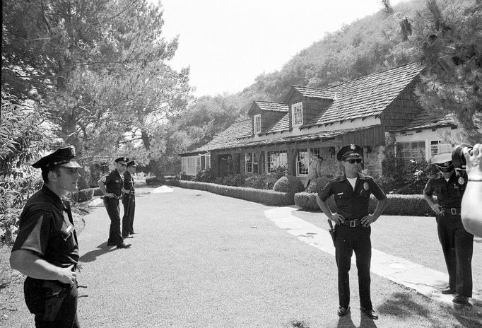 Dům Roman Polanskiho ve čtvrti Bel-Air v Los Angeles, kde byla herečka Sharon Tate spolu s dalšími obětmi zavražděna členy Mansonova gangu. Foto z roku 1969.