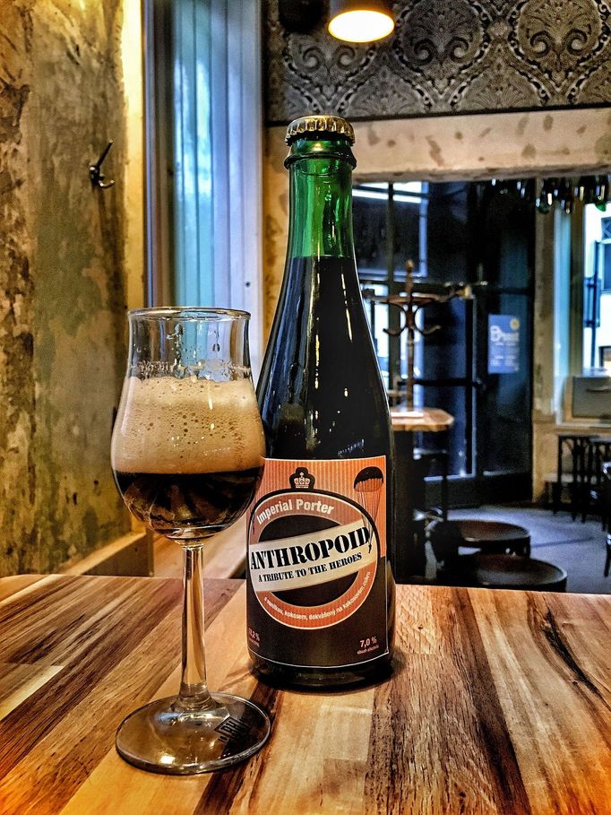 Soukupův Anthropoid není první pivo tohoto názvu. Před sedmi lety uvařili domovarníci Karel Nečada a Jan Bezucha jako poctu parašutistům silný porter.