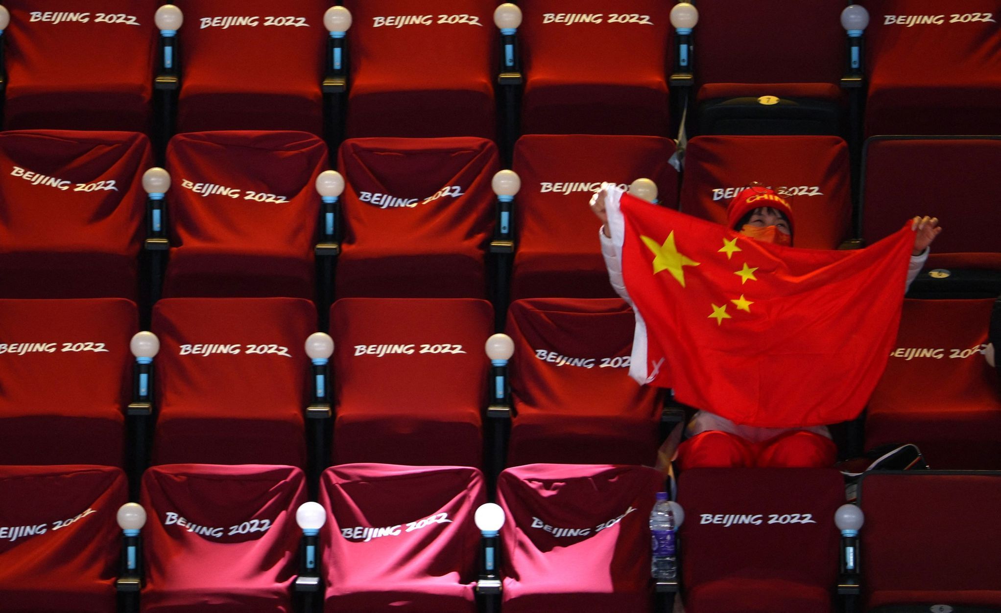 Čínská fanynka v zápase Česko - Čína na ZOH 2022
