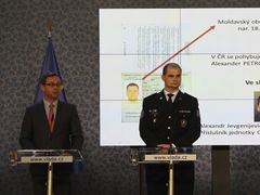 Ředitel NCOZ a tehdejší nejvyšší žalobce Pavel Zeman v dubnu 2021 popisují okolnosti útoku ruské tajné služby GRU ve Vrběticích.