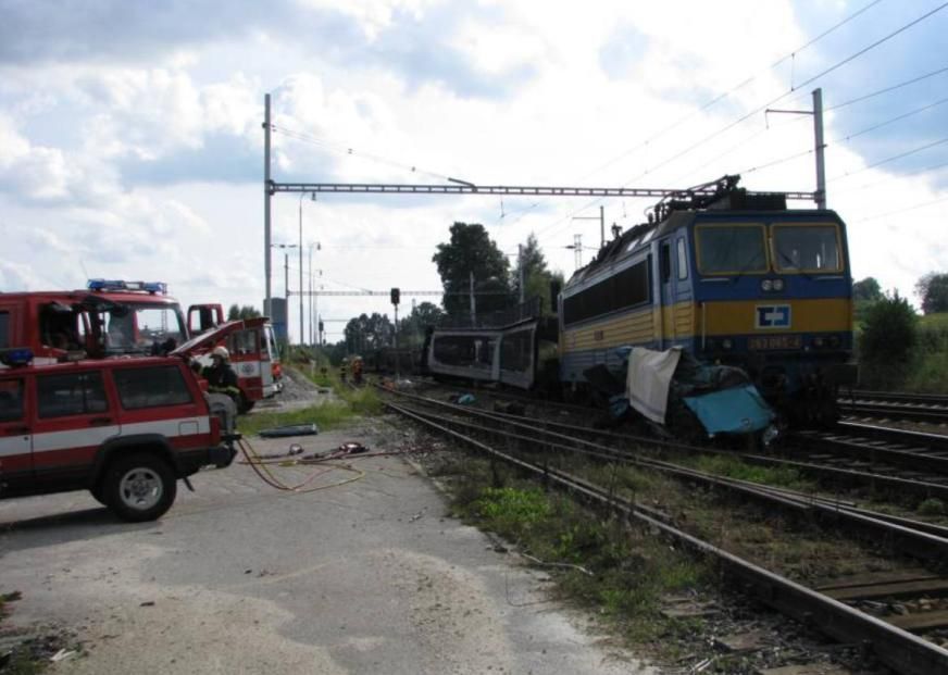 Na jihu Čech vjel řidič pod vlak, náraz nepřežil