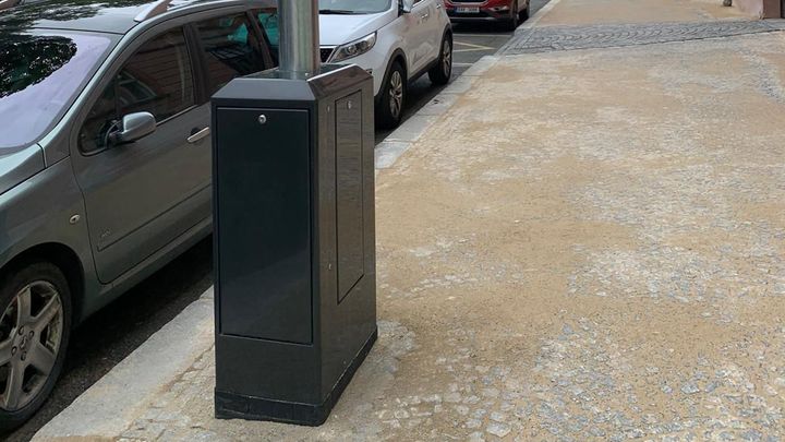 Lampa jako nabíječka elektromobilu. Praha uvažuje, jestli lze na dobíjení i vydělat