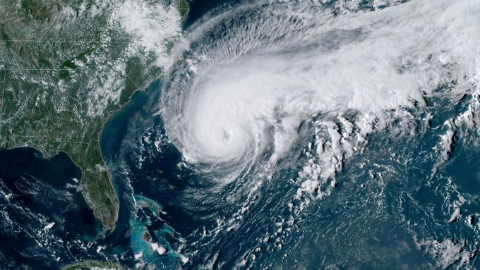 Satelitní snímek hurikánu Humberto na Bahamách