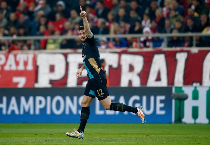 LM, Olympiacos -Arsenal: Olivier Giroud slaví gól na 0:1