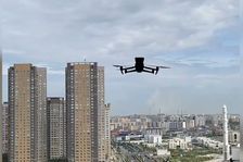 Miliony lidí nevěřily svým očím. Video s mluvícím dronem je znepokojivým hitem sítí