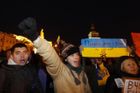 Západ kritizuje brutalitu v Kyjevě, opozice mobilizuje