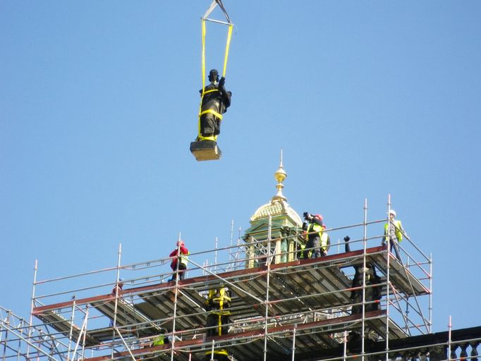 Historická budova Národního muzea a její generální rekonstrukce, která trvala 42 měsíců. Znovu se NM otevřelo veřejnosti  v roce 2018.