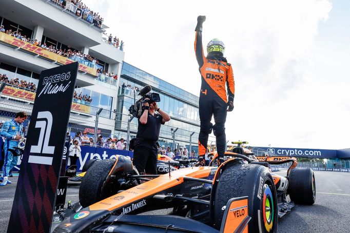 Lando Norris z McLarenu slaví triumf ve VC Miami F1 2024