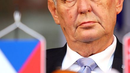 Zeman se chová jako Putinův agent, Rusko ho využívá pro domácí propagandu, tvrdí Kolář