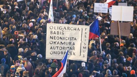 Chceme slušnou vládu. Babiše do koše, provolávají lidé na Václavském náměstí
