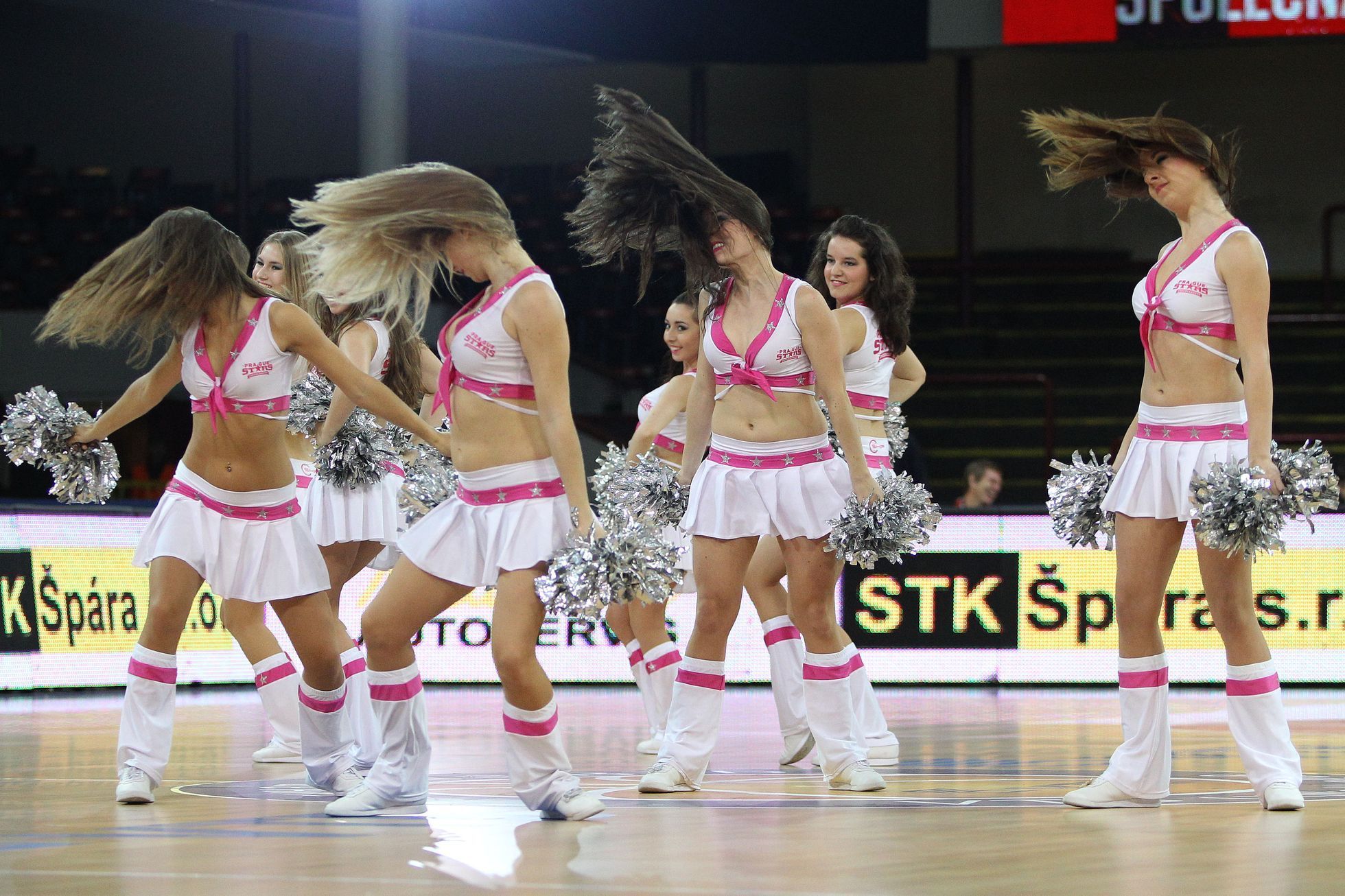 VTB liga, Nymburk - CSKA Moskva: cheerleaders