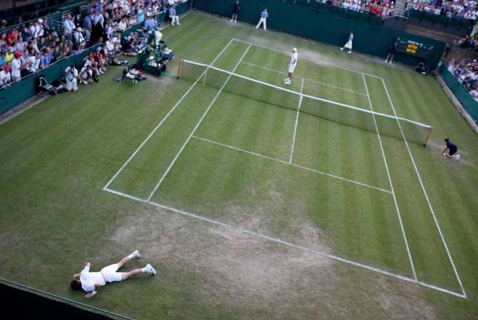 John Isner vs Nicholas Mahut v nejdelším zápase historie na Wimbledonu 2010