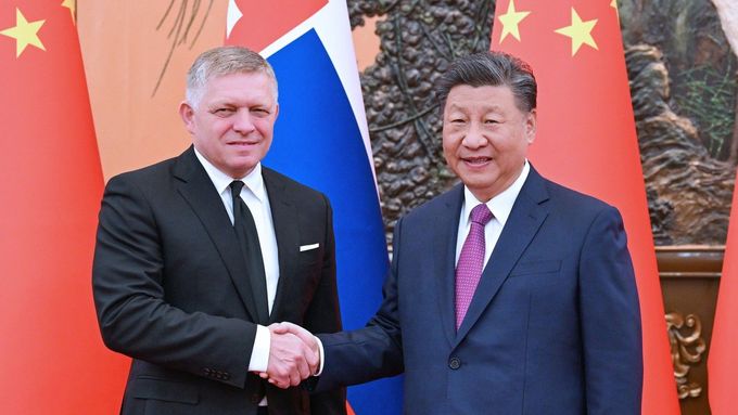 Slovenský premiér Robert Fico se v Pekingu setkal s čínským prezidentem Si Ťin-pchingem.