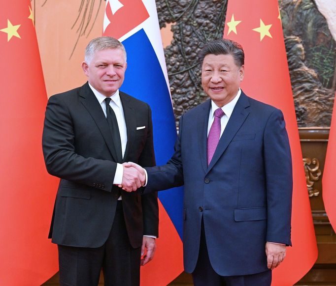 Slovenský premiér Robert Fico se v Pekingu setkal s čínským prezidentem Si Ťin-pchingem.