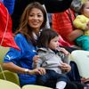 Sivia Hsiehová, manželka Alessandra Diamantiho a jejich dcera sledují zápas Holandska na Euru 2012
