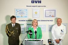 Personální uragán ve vojenské nemocnici smetl další náměstky, roste vliv exministra