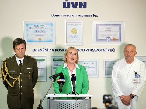 Personální uragán ve vojenské nemocnici smetl další náměstky, roste vliv exministra