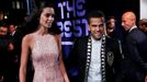 Dani Alves s manželkou Joanou Sanzovou. Vyhlášení výsledků ankety FIFA o nejlepší fotbalisty světa za sezonu 2016/2017.